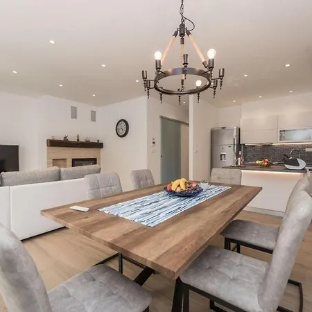 Ema With Pool & Sauna ニン