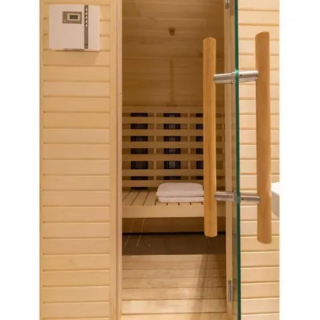 Ema With Pool & Sauna ニン