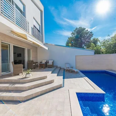 Ema With Pool & Sauna *